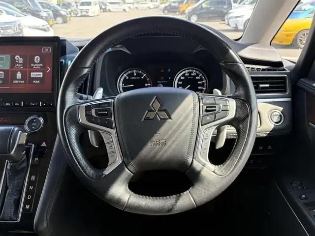 三菱 デリカＤ：５ P 大分県 2020(令2)年 3.5万km ウォームホワイトパール ・純正ナビ(USB/CD/DVD/SD)/・全方位カメラ/・フルセグテレビ/・衝突被害軽減ブレーキ/・純正フリップダウンモニター/・オートステップ/・両側パワースライドドア/・レーダークルーズコントロール/・ドライブレコーダー/・ETC/・運転席パワーシート/・シートヒーター/・パドルシフト/・ステアリングスイッチ/・オートハイビーム/・ブレーキホールド/・スマートキー