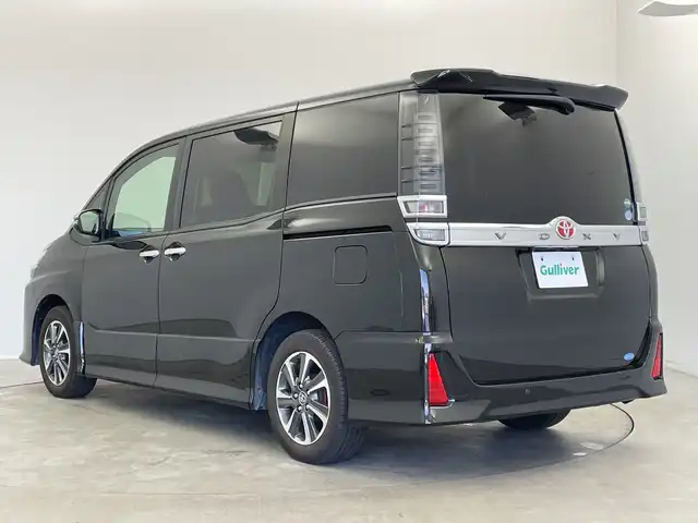 トヨタ ヴォクシー ZS 煌Ⅱ 新潟県 2020(令2)年 6.3万km イナズマスパーキングブラックガラスフレーク 純正メモリナビ【NSZT-Y68T】/　フルセグTV/Bluetooth/CD/DVD/衝突被害軽減ブレーキ/レーンキープアシスト/両側パワースライドドア/前後コーナーセンサー/前後ドライブレコーダー【DC-DR651】/クルーズコントロール/バックモニター/ビルトインETC/アイドリングストップ/オートマチックハイビーム/LEDヘッドライト/横滑り防止装置/レザーステアリング/ステアリングスイッチ