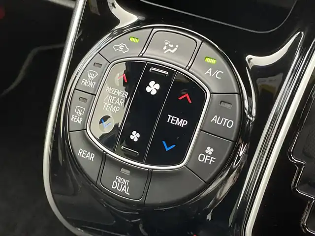 トヨタ ヴォクシー ZS 煌Ⅱ 新潟県 2020(令2)年 6.3万km イナズマスパーキングブラックガラスフレーク 純正メモリナビ【NSZT-Y68T】/　フルセグTV/Bluetooth/CD/DVD/衝突被害軽減ブレーキ/レーンキープアシスト/両側パワースライドドア/前後コーナーセンサー/前後ドライブレコーダー【DC-DR651】/クルーズコントロール/バックモニター/ビルトインETC/アイドリングストップ/オートマチックハイビーム/LEDヘッドライト/横滑り防止装置/レザーステアリング/ステアリングスイッチ
