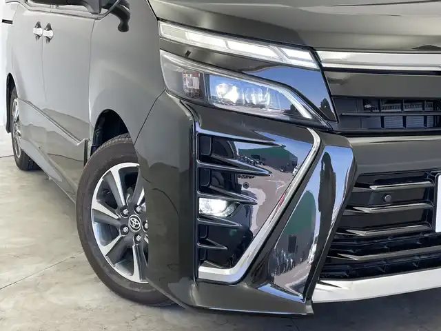 トヨタ ヴォクシー ZS 煌Ⅱ 新潟県 2020(令2)年 6.3万km イナズマスパーキングブラックガラスフレーク 純正メモリナビ【NSZT-Y68T】/　フルセグTV/Bluetooth/CD/DVD/衝突被害軽減ブレーキ/レーンキープアシスト/両側パワースライドドア/前後コーナーセンサー/前後ドライブレコーダー【DC-DR651】/クルーズコントロール/バックモニター/ビルトインETC/アイドリングストップ/オートマチックハイビーム/LEDヘッドライト/横滑り防止装置/レザーステアリング/ステアリングスイッチ