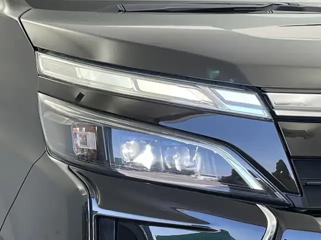 トヨタ ヴォクシー ZS 煌Ⅱ 新潟県 2020(令2)年 6.3万km イナズマスパーキングブラックガラスフレーク 純正メモリナビ【NSZT-Y68T】/　フルセグTV/Bluetooth/CD/DVD/衝突被害軽減ブレーキ/レーンキープアシスト/両側パワースライドドア/前後コーナーセンサー/前後ドライブレコーダー【DC-DR651】/クルーズコントロール/バックモニター/ビルトインETC/アイドリングストップ/オートマチックハイビーム/LEDヘッドライト/横滑り防止装置/レザーステアリング/ステアリングスイッチ