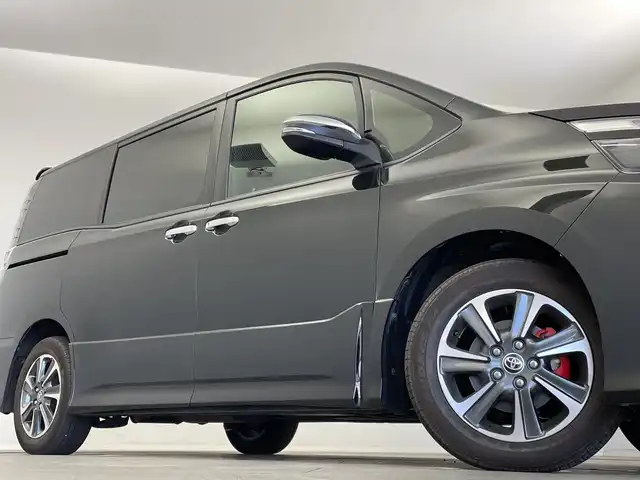 トヨタ ヴォクシー ZS 煌Ⅱ 新潟県 2020(令2)年 6.3万km イナズマスパーキングブラックガラスフレーク 純正メモリナビ【NSZT-Y68T】/　フルセグTV/Bluetooth/CD/DVD/衝突被害軽減ブレーキ/レーンキープアシスト/両側パワースライドドア/前後コーナーセンサー/前後ドライブレコーダー【DC-DR651】/クルーズコントロール/バックモニター/ビルトインETC/アイドリングストップ/オートマチックハイビーム/LEDヘッドライト/横滑り防止装置/レザーステアリング/ステアリングスイッチ