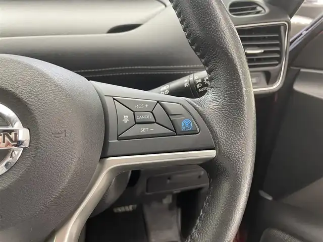 日産 セレナ ハイウェイスター プロパイロットED 滋賀県 2017(平29)年 5.7万km マルーンレッド 2トーン 純正9インチナビ/【Bluetooth/CD/DVD/Blu-ray/フルセグTV】/純正フリップダウンモニター/バックカメラ/プロパイロット/クリアランスソナー/衝突軽減ブレーキ/両側パワースライドドア/ビルトインETC/LEDヘッドライト/オートライト/電動パーキングブレーキ/オートブレーキホールド/プッシュスタート/スマートキー/ステアリングリモコン