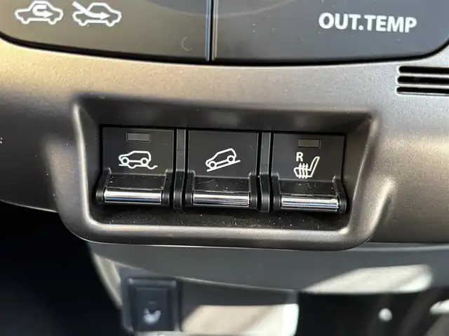 スズキ ハスラー Jスタイル Ⅲ 宮城県 2018(平30)年 2.4万km ブレイブカーキパール/スチールシルバー 登録時走行距離23320km/社外SDナビ/DVD・CD・TV・FM・AM/アラウンドビューモニター/スタビリティコントロールスイッチ/ヒルディセントコントロール（HDC）/オートライト/オートマチックハイビーム/ETC/衝突軽減ブレーキ/純正アルミホイール/純正LEDライト/純正フロアマット/ドアバイザー/ウインカーミラー/電動格納ミラー
