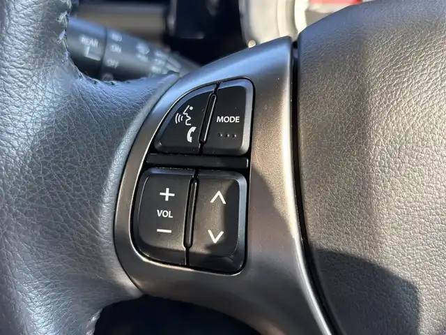 スズキ ハスラー Jスタイル Ⅲ 宮城県 2018(平30)年 2.4万km ブレイブカーキパール/スチールシルバー 登録時走行距離23320km/社外SDナビ/DVD・CD・TV・FM・AM/アラウンドビューモニター/スタビリティコントロールスイッチ/ヒルディセントコントロール（HDC）/オートライト/オートマチックハイビーム/ETC/衝突軽減ブレーキ/純正アルミホイール/純正LEDライト/純正フロアマット/ドアバイザー/ウインカーミラー/電動格納ミラー