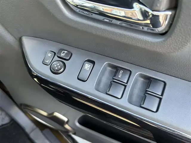 スズキ ハスラー Jスタイル Ⅲ 宮城県 2018(平30)年 2.4万km ブレイブカーキパール/スチールシルバー 登録時走行距離23320km/社外SDナビ/DVD・CD・TV・FM・AM/アラウンドビューモニター/スタビリティコントロールスイッチ/ヒルディセントコントロール（HDC）/オートライト/オートマチックハイビーム/ETC/衝突軽減ブレーキ/純正アルミホイール/純正LEDライト/純正フロアマット/ドアバイザー/ウインカーミラー/電動格納ミラー