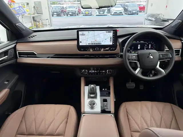 三菱 アウトランダー ＰＨＥＶ P エグゼクティブパッケージ 愛知県 2025(令7)年 0.1万km パールⅡ 純正12.3型ナビ/・フルセグ/・Bluetooth/・AppleCarplay/全方位カメラ/HUD/BSM/ヤマハサウンドシステム/プラグイン充電ケーブル/ACC/デジタルインナーミラー/置くだけ充電/シートヒーター、エアシート（D+N)/ハンドルヒーター/メモリ付きパワーシート（D+N)/パワーバックドア/100V電源/ETC2.0/ダウンヒルアシストコントロール/LEDヘッドライト/茶革レザーシート/コーナーセンサー前後/オートハイビーム/レーンキープアシスト/ワイパーデアイサー/シーケンシャルウィンカー/オートライト/デイライト/純正20インチAW/純正フロアマット/タイプC充電/取説、説明書