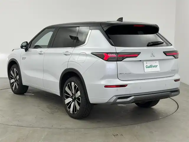 三菱 アウトランダー ＰＨＥＶ P エグゼクティブパッケージ 愛知県 2025(令7)年 0.1万km パールⅡ 純正12.3型ナビ/・フルセグ/・Bluetooth/・AppleCarplay/全方位カメラ/HUD/BSM/ヤマハサウンドシステム/プラグイン充電ケーブル/ACC/デジタルインナーミラー/置くだけ充電/シートヒーター、エアシート（D+N)/ハンドルヒーター/メモリ付きパワーシート（D+N)/パワーバックドア/100V電源/ETC2.0/ダウンヒルアシストコントロール/LEDヘッドライト/茶革レザーシート/コーナーセンサー前後/オートハイビーム/レーンキープアシスト/ワイパーデアイサー/シーケンシャルウィンカー/オートライト/デイライト/純正20インチAW/純正フロアマット/タイプC充電/取説、説明書