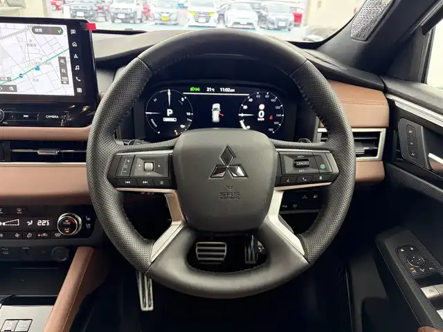 三菱 アウトランダー ＰＨＥＶ P エグゼクティブパッケージ 愛知県 2025(令7)年 0.1万km パールⅡ 純正12.3型ナビ/・フルセグ/・Bluetooth/・AppleCarplay/全方位カメラ/HUD/BSM/ヤマハサウンドシステム/プラグイン充電ケーブル/ACC/デジタルインナーミラー/置くだけ充電/シートヒーター、エアシート（D+N)/ハンドルヒーター/メモリ付きパワーシート（D+N)/パワーバックドア/100V電源/ETC2.0/ダウンヒルアシストコントロール/LEDヘッドライト/茶革レザーシート/コーナーセンサー前後/オートハイビーム/レーンキープアシスト/ワイパーデアイサー/シーケンシャルウィンカー/オートライト/デイライト/純正20インチAW/純正フロアマット/タイプC充電/取説、説明書