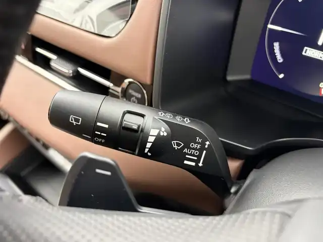 三菱 アウトランダー ＰＨＥＶ P エグゼクティブパッケージ 愛知県 2025(令7)年 0.1万km パールⅡ 純正12.3型ナビ/・フルセグ/・Bluetooth/・AppleCarplay/全方位カメラ/HUD/BSM/ヤマハサウンドシステム/プラグイン充電ケーブル/ACC/デジタルインナーミラー/置くだけ充電/シートヒーター、エアシート（D+N)/ハンドルヒーター/メモリ付きパワーシート（D+N)/パワーバックドア/100V電源/ETC2.0/ダウンヒルアシストコントロール/LEDヘッドライト/茶革レザーシート/コーナーセンサー前後/オートハイビーム/レーンキープアシスト/ワイパーデアイサー/シーケンシャルウィンカー/オートライト/デイライト/純正20インチAW/純正フロアマット/タイプC充電/取説、説明書