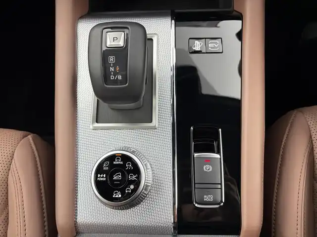 三菱 アウトランダー ＰＨＥＶ P エグゼクティブパッケージ 愛知県 2025(令7)年 0.1万km パールⅡ 純正12.3型ナビ/・フルセグ/・Bluetooth/・AppleCarplay/全方位カメラ/HUD/BSM/ヤマハサウンドシステム/プラグイン充電ケーブル/ACC/デジタルインナーミラー/置くだけ充電/シートヒーター、エアシート（D+N)/ハンドルヒーター/メモリ付きパワーシート（D+N)/パワーバックドア/100V電源/ETC2.0/ダウンヒルアシストコントロール/LEDヘッドライト/茶革レザーシート/コーナーセンサー前後/オートハイビーム/レーンキープアシスト/ワイパーデアイサー/シーケンシャルウィンカー/オートライト/デイライト/純正20インチAW/純正フロアマット/タイプC充電/取説、説明書