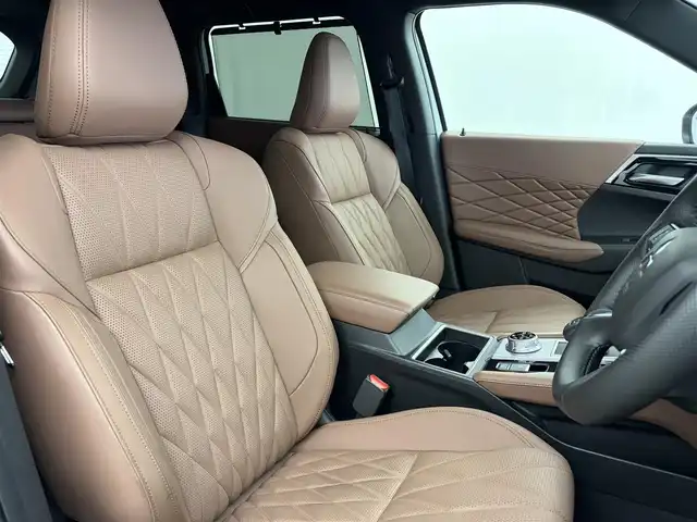 三菱 アウトランダー ＰＨＥＶ P エグゼクティブパッケージ 愛知県 2025(令7)年 0.1万km パールⅡ 純正12.3型ナビ/・フルセグ/・Bluetooth/・AppleCarplay/全方位カメラ/HUD/BSM/ヤマハサウンドシステム/プラグイン充電ケーブル/ACC/デジタルインナーミラー/置くだけ充電/シートヒーター、エアシート（D+N)/ハンドルヒーター/メモリ付きパワーシート（D+N)/パワーバックドア/100V電源/ETC2.0/ダウンヒルアシストコントロール/LEDヘッドライト/茶革レザーシート/コーナーセンサー前後/オートハイビーム/レーンキープアシスト/ワイパーデアイサー/シーケンシャルウィンカー/オートライト/デイライト/純正20インチAW/純正フロアマット/タイプC充電/取説、説明書