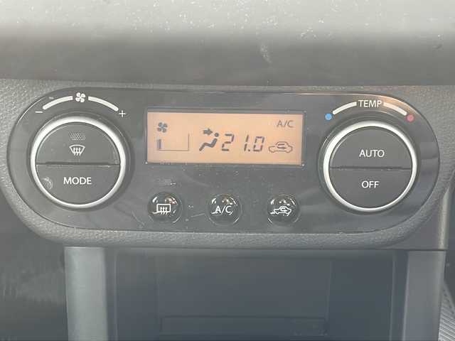 スズキ スイフト XG 岩手県 2008(平20)年 10.7万km パールホワイト 4WD 純正オーディオ 前席シートヒーター ワイパーデアイサー ライトレベライザー フロアマット ドアバイザー スマートキー 純正ホイールキャップ