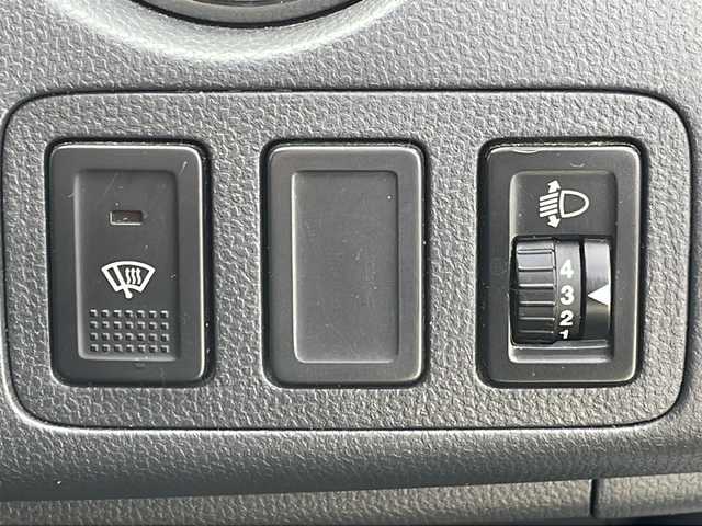 スズキ スイフト XG 岩手県 2008(平20)年 10.7万km パールホワイト 4WD 純正オーディオ 前席シートヒーター ワイパーデアイサー ライトレベライザー フロアマット ドアバイザー スマートキー 純正ホイールキャップ