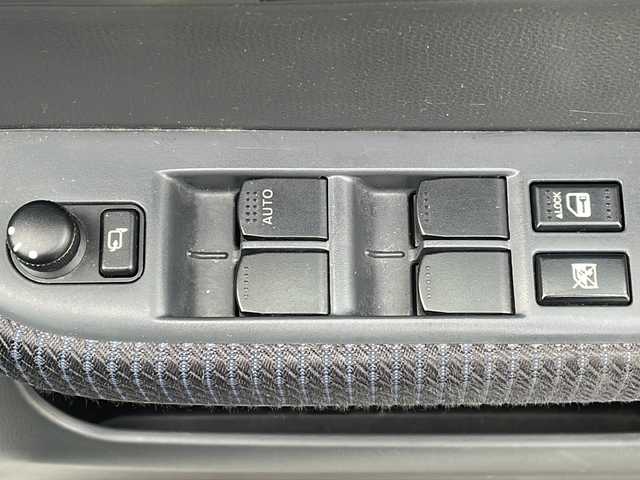 スズキ スイフト XG 岩手県 2008(平20)年 10.7万km パールホワイト 4WD 純正オーディオ 前席シートヒーター ワイパーデアイサー ライトレベライザー フロアマット ドアバイザー スマートキー 純正ホイールキャップ