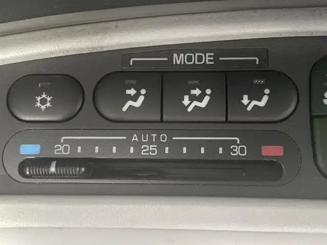 三菱 デリカ スペースギア 宮城県 2005(平17)年 8万km クールシルバーメタリック ワンオーナー/4WD/カーオーディオ/（型番：RY-390CD）/・CD/センターデフロック/アンチロック・ブレーキ・システム/ETC/純正アルミホイール/電動格納ミラー/パワーウィンドウ/3列シート/ウォークスルー/社外フロアマット/ドアバイザー/片側スライドドア