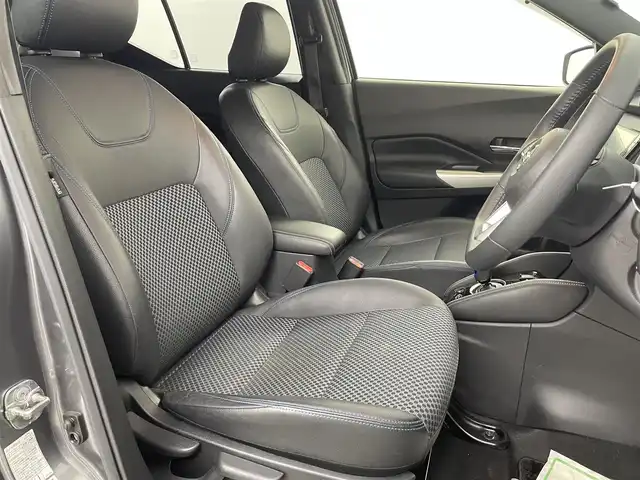 日産 キックス X 熊本県 2021(令3)年 5.4万km ダークメタルグレー/ピュアブラック 2トーン 純正ナビ　BT/CD/DVD/SD/AM/FM/・フルセグTV/プロパイロット/・オートクルーズコントロール/ビルトインETC/前方ドラレコ/インテリジェントルームミラー/電子パーキングブレーキ/オートブレーキホールド/革巻きステアリング/・ステアリングリモコン/プッシュスタート/・スマートキー/純正フロアマット/純正ドアバイザー/純正AW/LEDヘッドライト/・LEDフォグライト