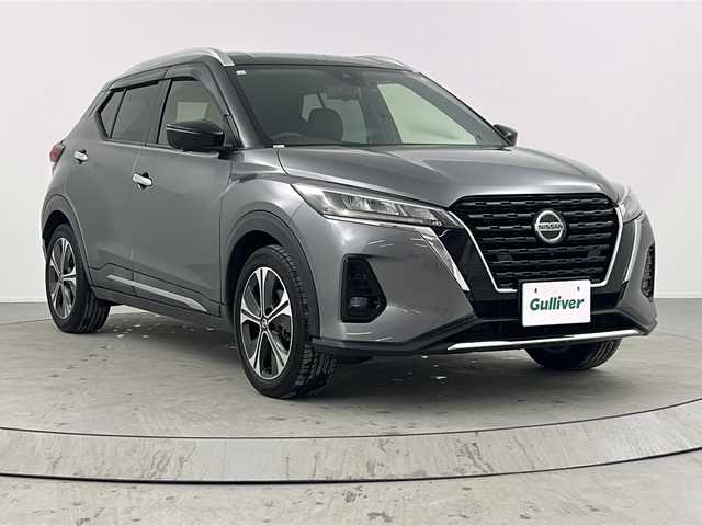 日産 キックス X 熊本県 2021(令3)年 5.4万km ダークメタルグレー/ピュアブラック 2トーン 純正ナビ　BT/CD/DVD/SD/AM/FM/・フルセグTV/プロパイロット/・オートクルーズコントロール/ビルトインETC/前方ドラレコ/インテリジェントルームミラー/電子パーキングブレーキ/オートブレーキホールド/革巻きステアリング/・ステアリングリモコン/プッシュスタート/・スマートキー/純正フロアマット/純正ドアバイザー/純正AW/LEDヘッドライト/・LEDフォグライト