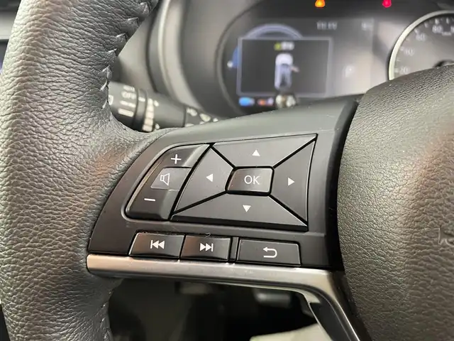 日産 キックス X 熊本県 2021(令3)年 5.4万km ダークメタルグレー/ピュアブラック 2トーン 純正ナビ　BT/CD/DVD/SD/AM/FM/・フルセグTV/プロパイロット/・オートクルーズコントロール/ビルトインETC/前方ドラレコ/インテリジェントルームミラー/電子パーキングブレーキ/オートブレーキホールド/革巻きステアリング/・ステアリングリモコン/プッシュスタート/・スマートキー/純正フロアマット/純正ドアバイザー/純正AW/LEDヘッドライト/・LEDフォグライト