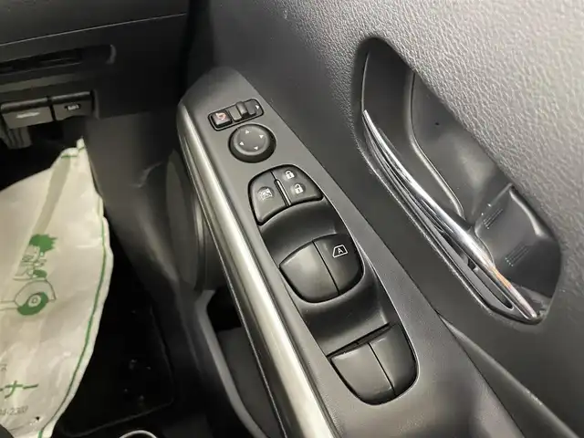 日産 キックス X 熊本県 2021(令3)年 5.4万km ダークメタルグレー/ピュアブラック 2トーン 純正ナビ　BT/CD/DVD/SD/AM/FM/・フルセグTV/プロパイロット/・オートクルーズコントロール/ビルトインETC/前方ドラレコ/インテリジェントルームミラー/電子パーキングブレーキ/オートブレーキホールド/革巻きステアリング/・ステアリングリモコン/プッシュスタート/・スマートキー/純正フロアマット/純正ドアバイザー/純正AW/LEDヘッドライト/・LEDフォグライト