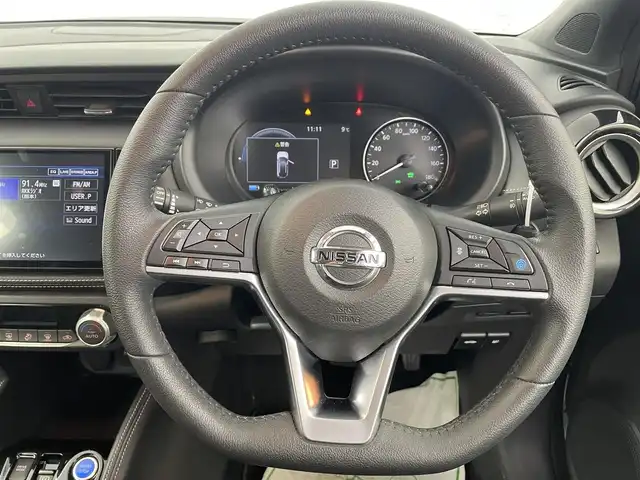 日産 キックス X 熊本県 2021(令3)年 5.4万km ダークメタルグレー/ピュアブラック 2トーン 純正ナビ　BT/CD/DVD/SD/AM/FM/・フルセグTV/プロパイロット/・オートクルーズコントロール/ビルトインETC/前方ドラレコ/インテリジェントルームミラー/電子パーキングブレーキ/オートブレーキホールド/革巻きステアリング/・ステアリングリモコン/プッシュスタート/・スマートキー/純正フロアマット/純正ドアバイザー/純正AW/LEDヘッドライト/・LEDフォグライト