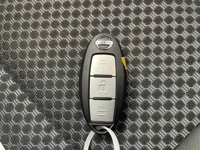 日産 キックス X 熊本県 2021(令3)年 5.4万km ダークメタルグレー/ピュアブラック 2トーン 純正ナビ　BT/CD/DVD/SD/AM/FM/・フルセグTV/プロパイロット/・オートクルーズコントロール/ビルトインETC/前方ドラレコ/インテリジェントルームミラー/電子パーキングブレーキ/オートブレーキホールド/革巻きステアリング/・ステアリングリモコン/プッシュスタート/・スマートキー/純正フロアマット/純正ドアバイザー/純正AW/LEDヘッドライト/・LEDフォグライト