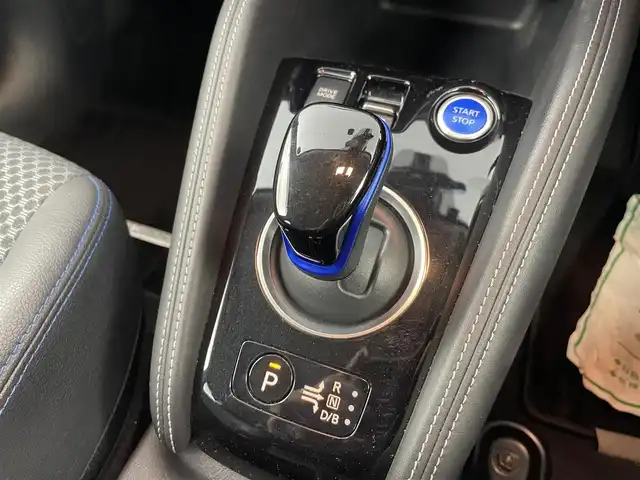 日産 キックス X 熊本県 2021(令3)年 5.4万km ダークメタルグレー/ピュアブラック 2トーン 純正ナビ　BT/CD/DVD/SD/AM/FM/・フルセグTV/プロパイロット/・オートクルーズコントロール/ビルトインETC/前方ドラレコ/インテリジェントルームミラー/電子パーキングブレーキ/オートブレーキホールド/革巻きステアリング/・ステアリングリモコン/プッシュスタート/・スマートキー/純正フロアマット/純正ドアバイザー/純正AW/LEDヘッドライト/・LEDフォグライト