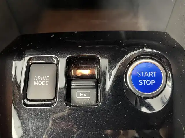 日産 キックス X 熊本県 2021(令3)年 5.4万km ダークメタルグレー/ピュアブラック 2トーン 純正ナビ　BT/CD/DVD/SD/AM/FM/・フルセグTV/プロパイロット/・オートクルーズコントロール/ビルトインETC/前方ドラレコ/インテリジェントルームミラー/電子パーキングブレーキ/オートブレーキホールド/革巻きステアリング/・ステアリングリモコン/プッシュスタート/・スマートキー/純正フロアマット/純正ドアバイザー/純正AW/LEDヘッドライト/・LEDフォグライト