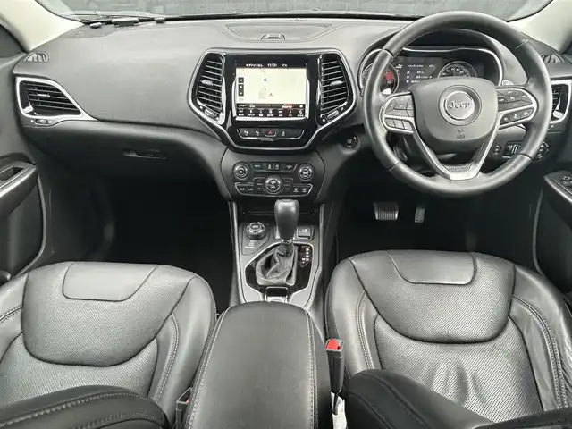 クライスラー・ジープ ジープ チェロキー リミテッド 茨城県 2019(平31)年 1.8万km ダイヤモンドブラッククリスタル テクノロジーパッケージ/プリクラッシュ/コーナーセンサー/アクティブクルーズコントロール/純正ナビ　TV/BT/AF/FM/バックカメラ/パワーバックドア（フットオープナー）/シートヒーター/シートベンチレーション/ルーフレール/パワーシート（シートメモリ付き）/USBポート/パドルシフト/ステアリングスイッチ/純正フロアマット/ドラレコ/LEDオートライト/オートハイビーム/アイドリングストップ/ETC