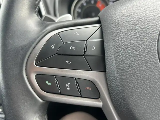 クライスラー・ジープ ジープ チェロキー リミテッド 茨城県 2019(平31)年 1.8万km ダイヤモンドブラッククリスタル テクノロジーパッケージ/プリクラッシュ/コーナーセンサー/アクティブクルーズコントロール/純正ナビ　TV/BT/AF/FM/バックカメラ/パワーバックドア（フットオープナー）/シートヒーター/シートベンチレーション/ルーフレール/パワーシート（シートメモリ付き）/USBポート/パドルシフト/ステアリングスイッチ/純正フロアマット/ドラレコ/LEDオートライト/オートハイビーム/アイドリングストップ/ETC