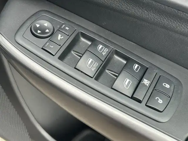 クライスラー・ジープ ジープ チェロキー リミテッド 茨城県 2019(平31)年 1.8万km ダイヤモンドブラッククリスタル テクノロジーパッケージ/プリクラッシュ/コーナーセンサー/アクティブクルーズコントロール/純正ナビ　TV/BT/AF/FM/バックカメラ/パワーバックドア（フットオープナー）/シートヒーター/シートベンチレーション/ルーフレール/パワーシート（シートメモリ付き）/USBポート/パドルシフト/ステアリングスイッチ/純正フロアマット/ドラレコ/LEDオートライト/オートハイビーム/アイドリングストップ/ETC