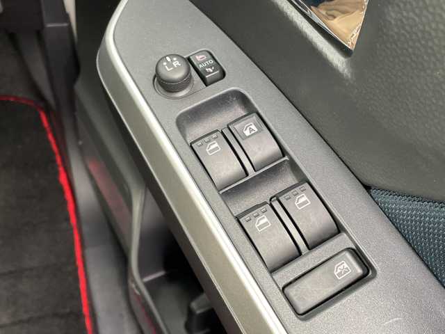 トヨタ ルーミー カスタムG－T 千葉県 2021(令3)年 2.2万km パールホワイトⅢ 社外7インメモリチナビ/(フルセグTV/BT/CD/DVD/FM/AM)/ドライブレコーダー前後/衝突被害軽減システム/車線逸脱警報/バックカメラ/追従式クルーズコントロール/両側パワースライドドア/横滑り防止装置/ETC/アイドリングストップ/LEDヘッドライト/フォグランプ/オートライト/ウィンカーミラー/電動格納ミラー/純正15インチAW/シートヒーター/シートリフター/ブレーキホールド/電子制御パーキング/プッシュスタート/スマートキー/フロアマット/取扱説明書/保証書