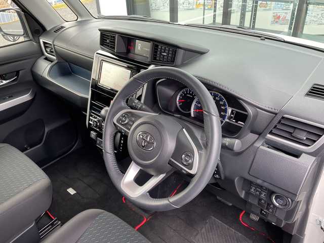 トヨタ ルーミー カスタムG－T 千葉県 2021(令3)年 2.2万km パールホワイトⅢ 社外7インメモリチナビ/(フルセグTV/BT/CD/DVD/FM/AM)/ドライブレコーダー前後/衝突被害軽減システム/車線逸脱警報/バックカメラ/追従式クルーズコントロール/両側パワースライドドア/横滑り防止装置/ETC/アイドリングストップ/LEDヘッドライト/フォグランプ/オートライト/ウィンカーミラー/電動格納ミラー/純正15インチAW/シートヒーター/シートリフター/ブレーキホールド/電子制御パーキング/プッシュスタート/スマートキー/フロアマット/取扱説明書/保証書