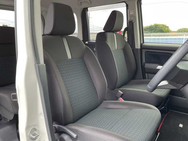 トヨタ ルーミー カスタムG－T 千葉県 2021(令3)年 2.2万km パールホワイトⅢ 社外7インメモリチナビ/(フルセグTV/BT/CD/DVD/FM/AM)/ドライブレコーダー前後/衝突被害軽減システム/車線逸脱警報/バックカメラ/追従式クルーズコントロール/両側パワースライドドア/横滑り防止装置/ETC/アイドリングストップ/LEDヘッドライト/フォグランプ/オートライト/ウィンカーミラー/電動格納ミラー/純正15インチAW/シートヒーター/シートリフター/ブレーキホールド/電子制御パーキング/プッシュスタート/スマートキー/フロアマット/取扱説明書/保証書