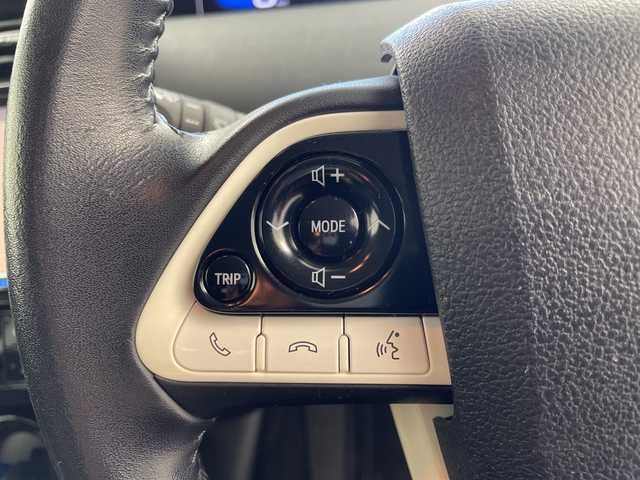 トヨタ プリウス S 岐阜県 2016(平28)年 6.7万km ホワイトパールクリスタルシャイン 純正9インチナビ/CD/DVD/Bluetooth/SD/フルセグTV/バックモニター/Toyota Safety Sense/プリクラッシュセーフティシステム/レーントレーシングアシスト/レーダークルーズコントロール/オートマチックハイビーム/ドライブレコーダー/ETC2.0/ステアリングスイッチ/革巻きステアリング/電動格納ミラー/オートLEDヘッドライト/純正フロアマット/純正ドアバイザー/スマートキー/プッシュスタート