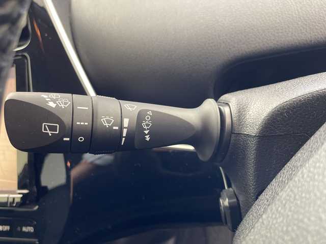 トヨタ プリウス S 岐阜県 2016(平28)年 6.7万km ホワイトパールクリスタルシャイン 純正9インチナビ/CD/DVD/Bluetooth/SD/フルセグTV/バックモニター/Toyota Safety Sense/プリクラッシュセーフティシステム/レーントレーシングアシスト/レーダークルーズコントロール/オートマチックハイビーム/ドライブレコーダー/ETC2.0/ステアリングスイッチ/革巻きステアリング/電動格納ミラー/オートLEDヘッドライト/純正フロアマット/純正ドアバイザー/スマートキー/プッシュスタート