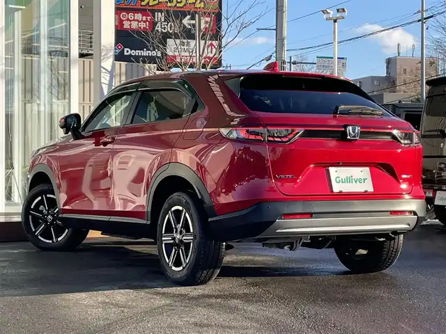 ホンダ ヴェゼル ハイブリッド e:HEV X 道央・札幌 2022(令4)年 2.3万km プレミアムクリスタルレッドM ・４WD/・衝突軽減ブレーキ/・寒冷地仕様/・純正ディスプレイオーディオ/　BT＆USB＆TV/・バックカメラ/・コーナーセンサー/・レーンキープアシスト/・レーダークルーズコントロール/・置くだけ充電/・シートヒーター/・ミラーヒーター/・オートエアコン/・オートライト/・電動格納ミラー/・ダウンヒルアシスト/・プッシュスタート/・スマートキー/・ワイパーデアイサー/・パドルシフト/・ビルトインETC/・純正フロアマット/・ドアバイザー/・ウィンカーミラー/・フォグライト/・LEDヘッドライト