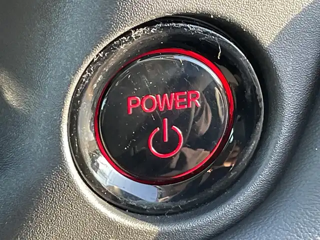 ホンダ ヴェゼル ハイブリッド e:HEV X 道央・札幌 2022(令4)年 2.3万km プレミアムクリスタルレッドM ・４WD/・衝突軽減ブレーキ/・寒冷地仕様/・純正ディスプレイオーディオ/　BT＆USB＆TV/・バックカメラ/・コーナーセンサー/・レーンキープアシスト/・レーダークルーズコントロール/・置くだけ充電/・シートヒーター/・ミラーヒーター/・オートエアコン/・オートライト/・電動格納ミラー/・ダウンヒルアシスト/・プッシュスタート/・スマートキー/・ワイパーデアイサー/・パドルシフト/・ビルトインETC/・純正フロアマット/・ドアバイザー/・ウィンカーミラー/・フォグライト/・LEDヘッドライト