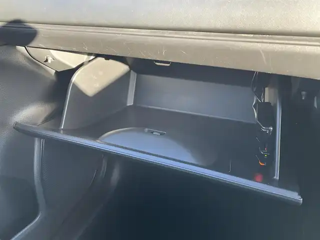 ホンダ ヴェゼル ハイブリッド e:HEV X 道央・札幌 2022(令4)年 2.3万km プレミアムクリスタルレッドM ・４WD/・衝突軽減ブレーキ/・寒冷地仕様/・純正ディスプレイオーディオ/　BT＆USB＆TV/・バックカメラ/・コーナーセンサー/・レーンキープアシスト/・レーダークルーズコントロール/・置くだけ充電/・シートヒーター/・ミラーヒーター/・オートエアコン/・オートライト/・電動格納ミラー/・ダウンヒルアシスト/・プッシュスタート/・スマートキー/・ワイパーデアイサー/・パドルシフト/・ビルトインETC/・純正フロアマット/・ドアバイザー/・ウィンカーミラー/・フォグライト/・LEDヘッドライト