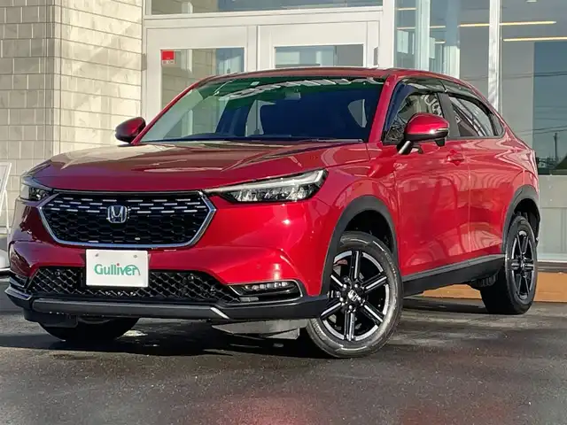 ホンダ ヴェゼル ハイブリッド e:HEV X 道央・札幌 2022(令4)年 2.3万km プレミアムクリスタルレッドM ・４WD/・衝突軽減ブレーキ/・寒冷地仕様/・純正ディスプレイオーディオ/　BT＆USB＆TV/・バックカメラ/・コーナーセンサー/・レーンキープアシスト/・レーダークルーズコントロール/・置くだけ充電/・シートヒーター/・ミラーヒーター/・オートエアコン/・オートライト/・電動格納ミラー/・ダウンヒルアシスト/・プッシュスタート/・スマートキー/・ワイパーデアイサー/・パドルシフト/・ビルトインETC/・純正フロアマット/・ドアバイザー/・ウィンカーミラー/・フォグライト/・LEDヘッドライト