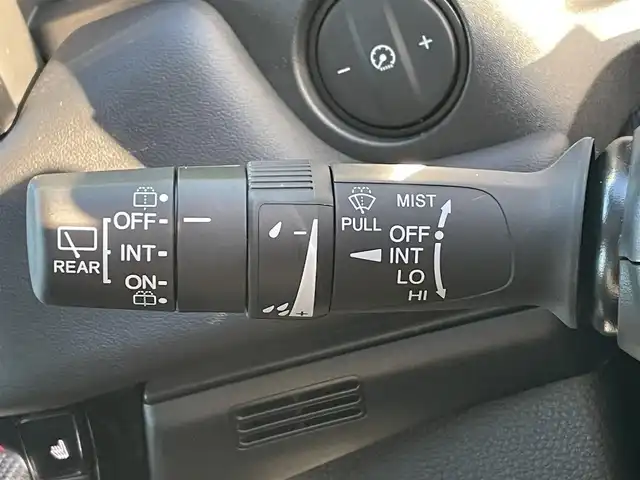 ホンダ ヴェゼル ハイブリッド e:HEV X 道央・札幌 2022(令4)年 2.3万km プレミアムクリスタルレッドM ・４WD/・衝突軽減ブレーキ/・寒冷地仕様/・純正ディスプレイオーディオ/　BT＆USB＆TV/・バックカメラ/・コーナーセンサー/・レーンキープアシスト/・レーダークルーズコントロール/・置くだけ充電/・シートヒーター/・ミラーヒーター/・オートエアコン/・オートライト/・電動格納ミラー/・ダウンヒルアシスト/・プッシュスタート/・スマートキー/・ワイパーデアイサー/・パドルシフト/・ビルトインETC/・純正フロアマット/・ドアバイザー/・ウィンカーミラー/・フォグライト/・LEDヘッドライト