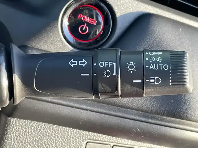 ホンダ ヴェゼル ハイブリッド e:HEV X 道央・札幌 2022(令4)年 2.3万km プレミアムクリスタルレッドM ・４WD/・衝突軽減ブレーキ/・寒冷地仕様/・純正ディスプレイオーディオ/　BT＆USB＆TV/・バックカメラ/・コーナーセンサー/・レーンキープアシスト/・レーダークルーズコントロール/・置くだけ充電/・シートヒーター/・ミラーヒーター/・オートエアコン/・オートライト/・電動格納ミラー/・ダウンヒルアシスト/・プッシュスタート/・スマートキー/・ワイパーデアイサー/・パドルシフト/・ビルトインETC/・純正フロアマット/・ドアバイザー/・ウィンカーミラー/・フォグライト/・LEDヘッドライト