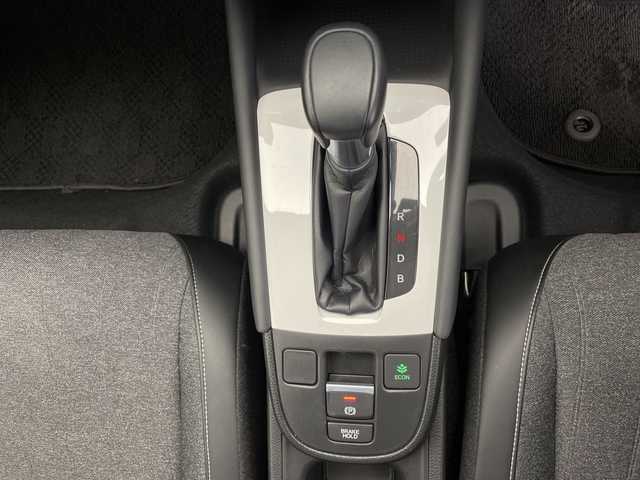 ホンダ フィット e:HEVホーム 長野県 2022(令4)年 4.2万km クリスタルブラックパール ホンダセンシング/・クルーズコントロール（追従あり）/・レーンキープアシスト/・衝突被害軽減システム/・クリアランスソナー/LEDヘッドライト/オートマチックハイビーム/オートライト/電動パーキングブレーキ/ブレーキホールド/コーナーセンサー（前後）/ハーフレザーシート/純正フロアマット/USB端子/スマートキー/スペアキー/取扱説明書