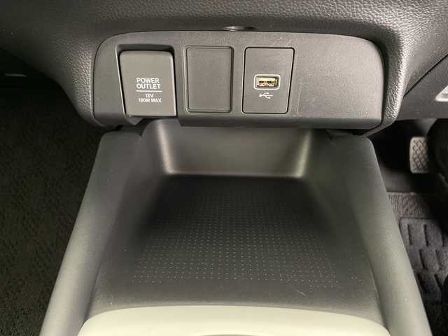 ホンダ フィット e:HEVホーム 長野県 2022(令4)年 4.2万km クリスタルブラックパール ホンダセンシング/・クルーズコントロール（追従あり）/・レーンキープアシスト/・衝突被害軽減システム/・クリアランスソナー/LEDヘッドライト/オートマチックハイビーム/オートライト/電動パーキングブレーキ/ブレーキホールド/コーナーセンサー（前後）/ハーフレザーシート/純正フロアマット/USB端子/スマートキー/スペアキー/取扱説明書