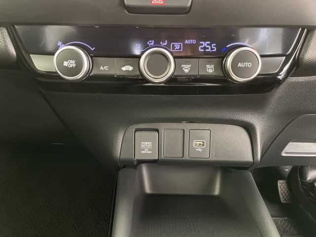 ホンダ フィット e:HEVホーム 長野県 2022(令4)年 4.2万km クリスタルブラックパール ホンダセンシング/・クルーズコントロール（追従あり）/・レーンキープアシスト/・衝突被害軽減システム/・クリアランスソナー/LEDヘッドライト/オートマチックハイビーム/オートライト/電動パーキングブレーキ/ブレーキホールド/コーナーセンサー（前後）/ハーフレザーシート/純正フロアマット/USB端子/スマートキー/スペアキー/取扱説明書