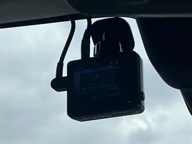 スズキ ソリオ バンディット HV MV 滋賀県 2023(令5)年 0.5万km メロウディープレッドパール 純正9型ナビ/（BT/CD/DVD/AppleCarPlay/AndroidAuto/フルセグ）/全方位カメラ/片側電動スライドドア/前後ドライブレコーダー/シートヒーター/衝突被害軽減ブレーキ/レーダークルーズコントロール/オートライト/オートハイビーム/LEDヘッドライト