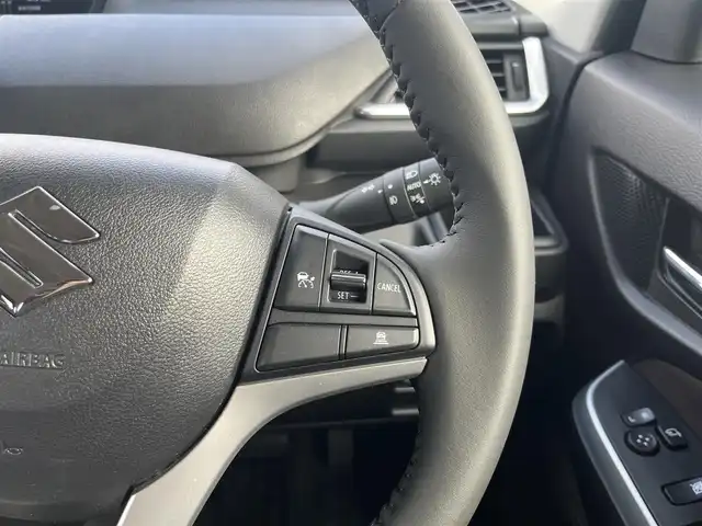 スズキ ソリオ バンディット HV MV 滋賀県 2023(令5)年 0.5万km メロウディープレッドパール 純正9型ナビ/（BT/CD/DVD/AppleCarPlay/AndroidAuto/フルセグ）/全方位カメラ/片側電動スライドドア/前後ドライブレコーダー/シートヒーター/衝突被害軽減ブレーキ/レーダークルーズコントロール/オートライト/オートハイビーム/LEDヘッドライト