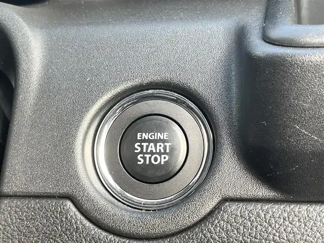 スズキ ソリオ バンディット HV MV 滋賀県 2023(令5)年 0.5万km メロウディープレッドパール 純正9型ナビ/（BT/CD/DVD/AppleCarPlay/AndroidAuto/フルセグ）/全方位カメラ/片側電動スライドドア/前後ドライブレコーダー/シートヒーター/衝突被害軽減ブレーキ/レーダークルーズコントロール/オートライト/オートハイビーム/LEDヘッドライト