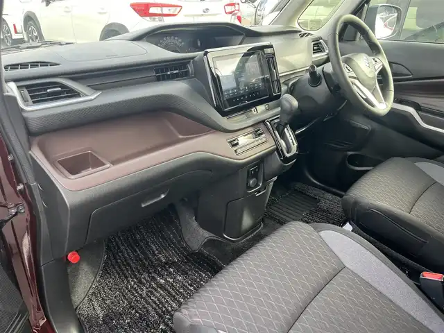 スズキ ソリオ バンディット HV MV 滋賀県 2023(令5)年 0.5万km メロウディープレッドパール 純正9型ナビ/（BT/CD/DVD/AppleCarPlay/AndroidAuto/フルセグ）/全方位カメラ/片側電動スライドドア/前後ドライブレコーダー/シートヒーター/衝突被害軽減ブレーキ/レーダークルーズコントロール/オートライト/オートハイビーム/LEDヘッドライト