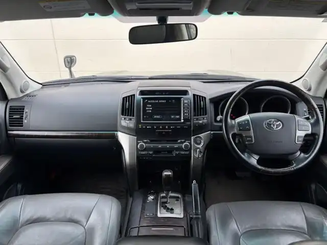 トヨタ ランドクルーザー AX Gセレクション 茨城県 2008(平20)年 13.9万km ブラック 純正ナビ/　(AM/FM/MD/CD/DVD/カラオケ/アナログTV)/バックカメラ/クルーズコントロール/ETC/レザーシート/1&2列目シートヒーター/パワーシート/W(後席)エアコン/ルーフレール/クリアランスソナー/ダウンヒルアシスト/オートライト/W+サイドエアバック/純正アルミホイール